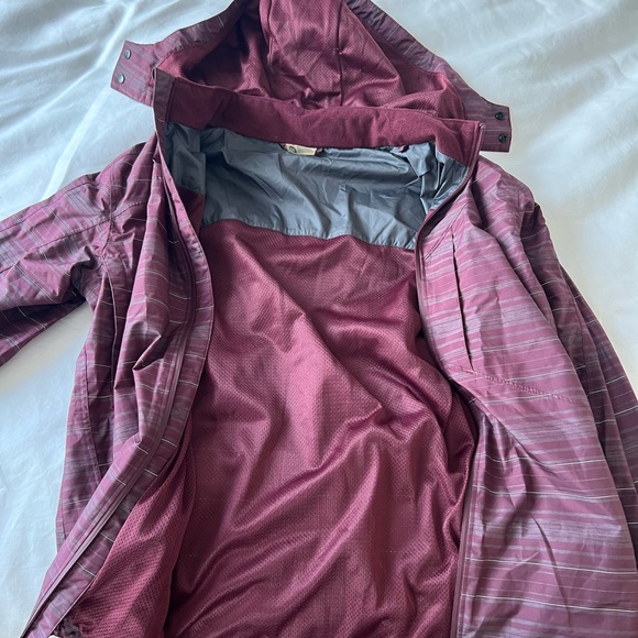 ASICS Rain Jacket - Size Small - Picture 2 of 5